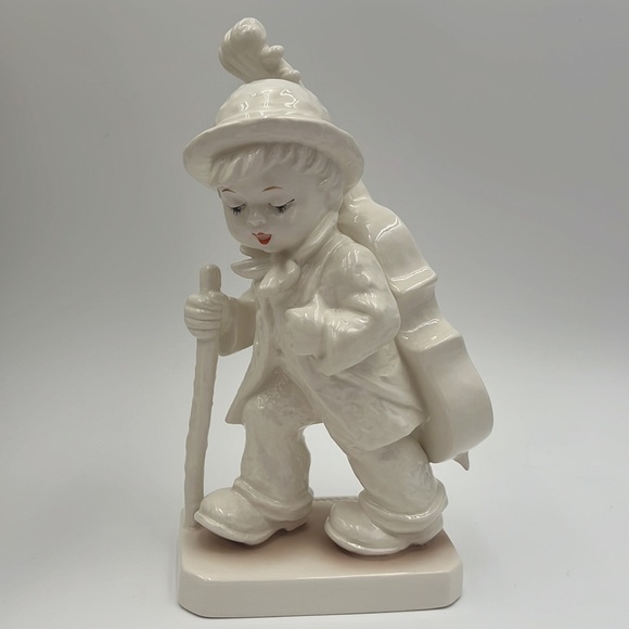 M.J.Hummel Expressions of Youth #164 “ Little Cellist”
Hum 89/11 - Picture 2 of 12